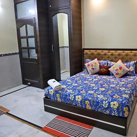 Hotel Traditional Inn Ню Делхи Екстериор снимка