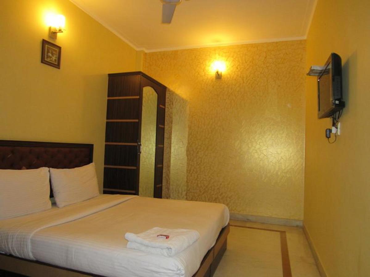 Hotel Traditional Inn Ню Делхи Екстериор снимка