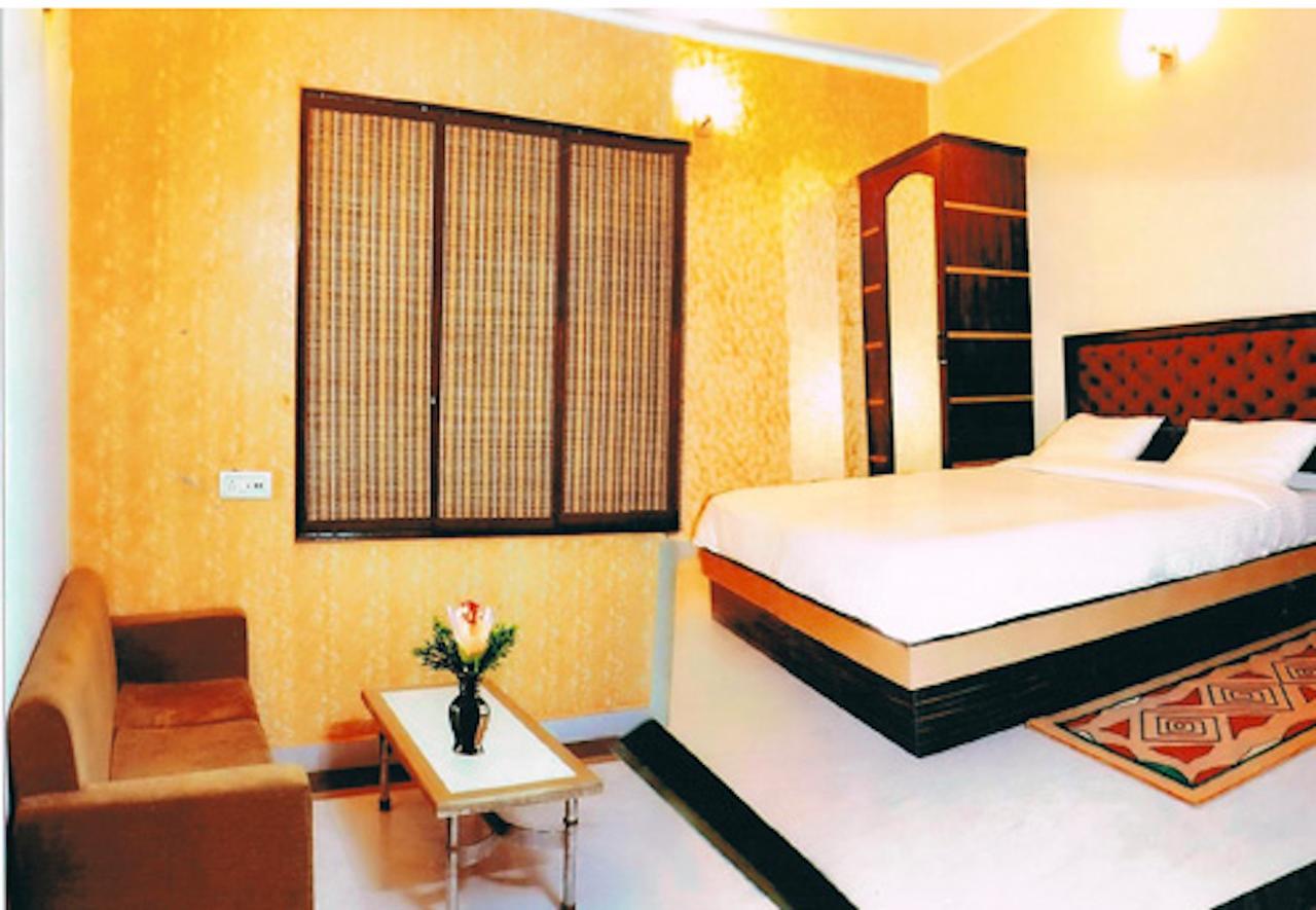 Hotel Traditional Inn Ню Делхи Екстериор снимка